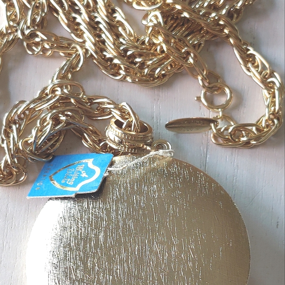 Whiting and Davis art nouveau oversized locket and chain. - Picture 3 of 6